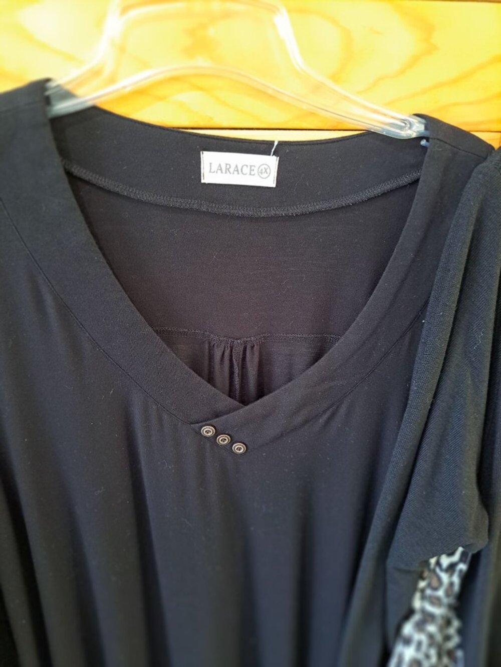 Larace 4X Lot of 2 Womens Black Tunic Tops Leopard Print Lightweight Comfortable - Picture 4 of 11